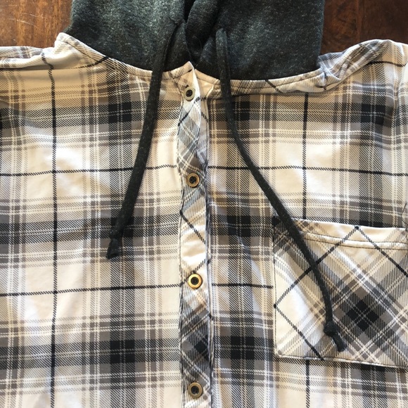 Black and White plaid long sleeve t-shirt/lightweight hoodie - Picture 2 of 6